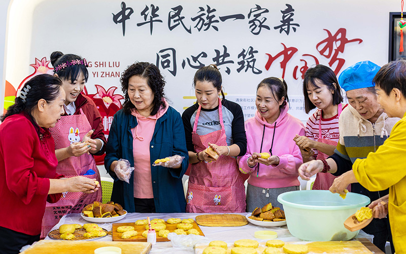 呼和浩特：民族團結一家親 喜迎中秋心連心